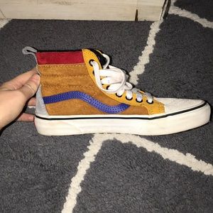 Vans sz 7.5 in women’s (6 in men’s) worn once